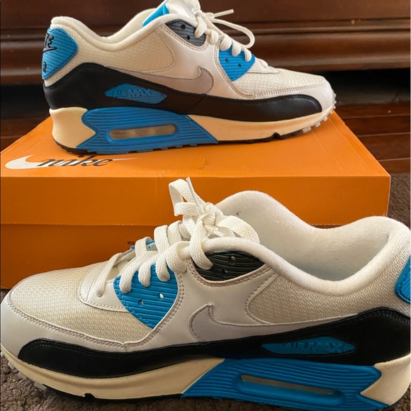 **SOLD** Nike Air Max 90 “Laser Blue” - Picture 3 of 9